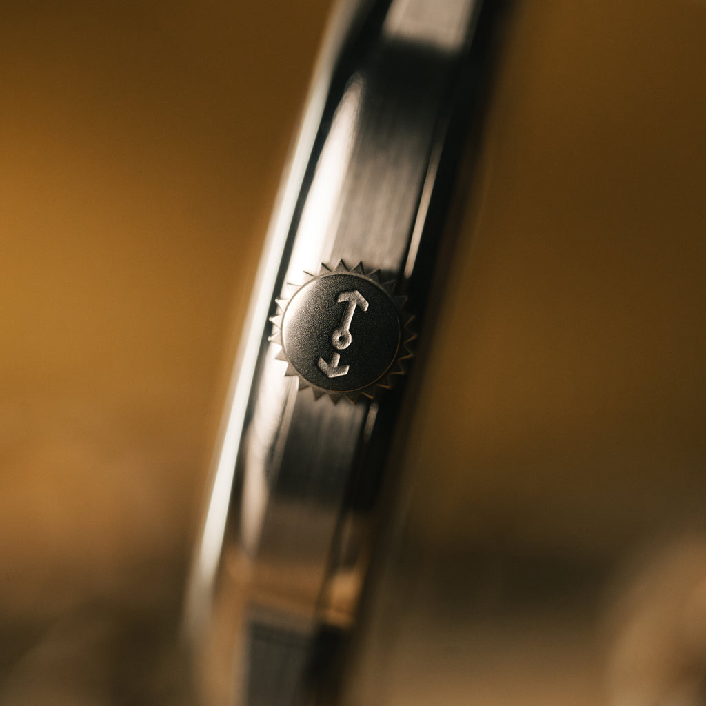 *Édition limitée* Montre de terrain standard 38 mm : cadran cardinal