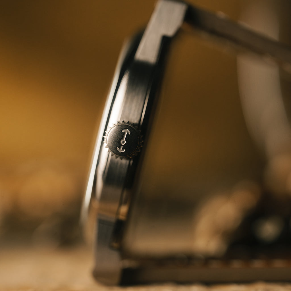 *Édition limitée* Montre de terrain standard 38 mm : cadran cardinal